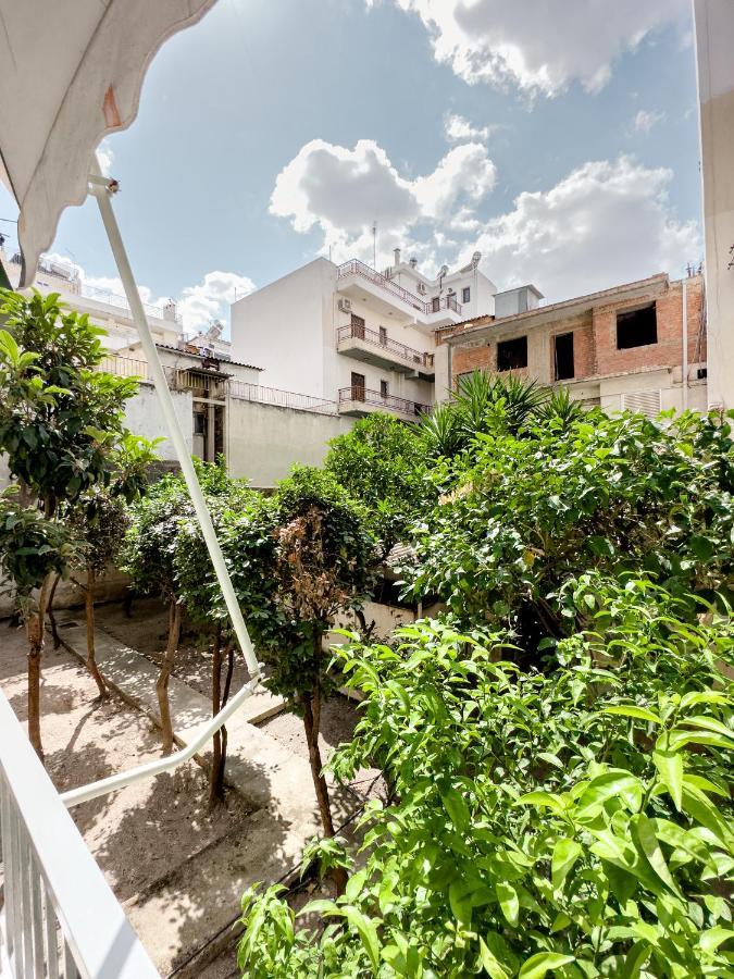 Metro Chic Haven: Modernized Urban Studio Near The Tram Athens Exterior photo