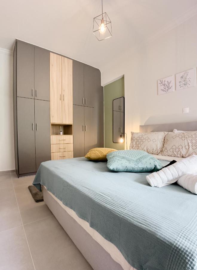 Metro Chic Haven: Modernized Urban Studio Near The Tram Athens Exterior photo